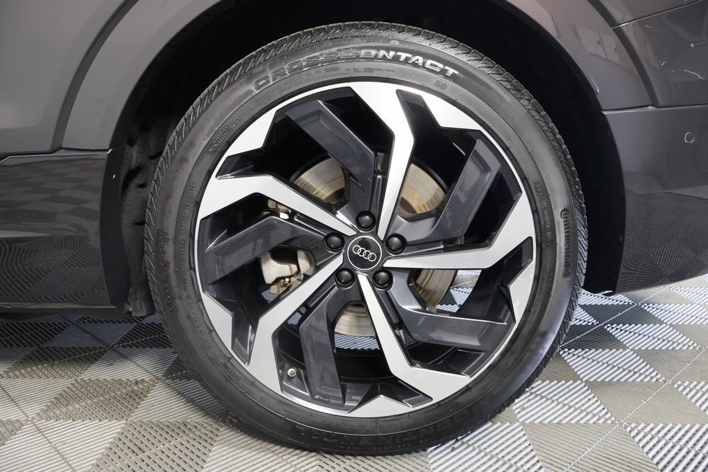 Used 2024 Audi Q8 e-tron Premium Plus w/ Premium Plus Package AWD/4WD image 16
