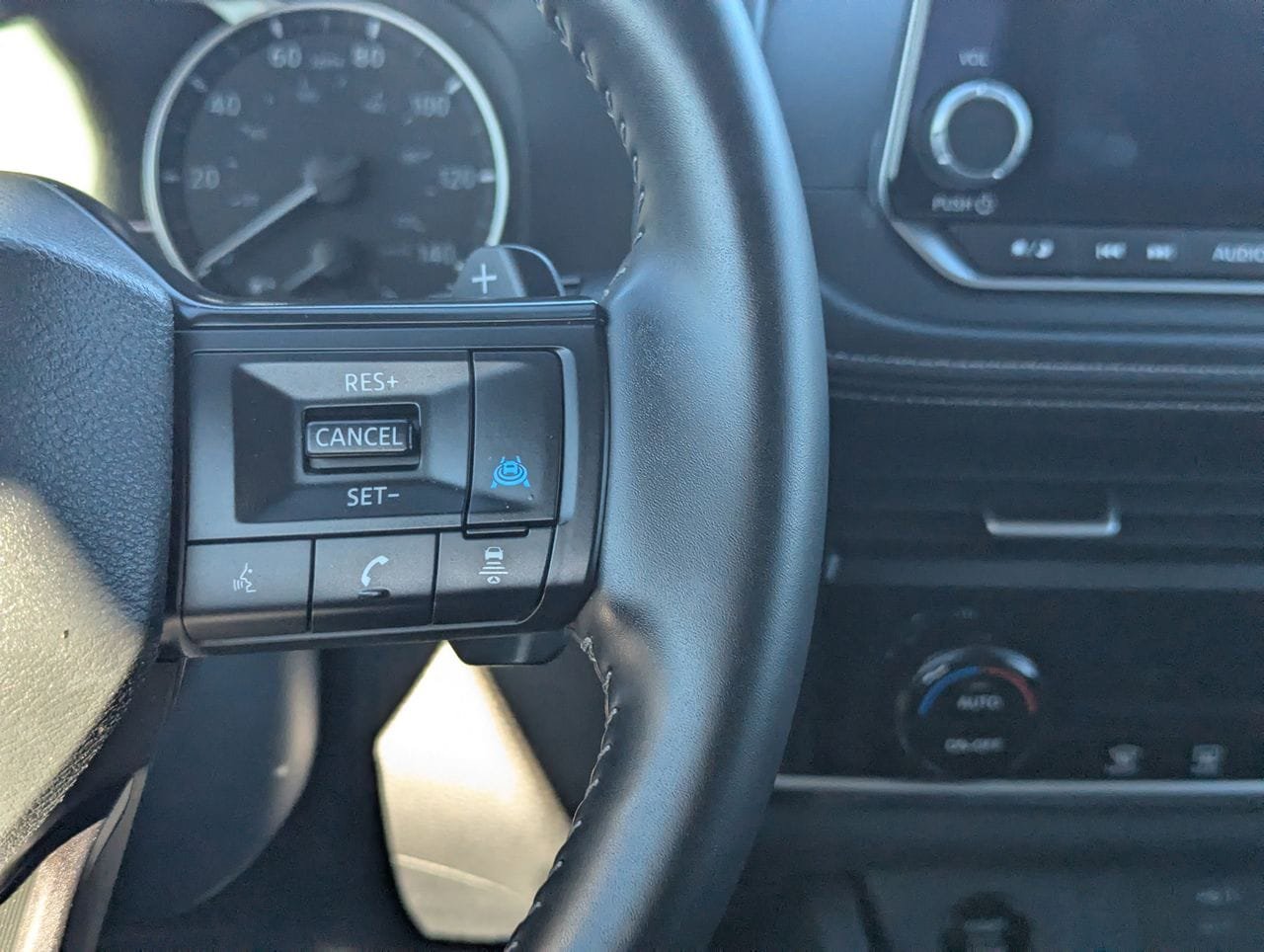 Certified 2025 Nissan Rogue SV image 28