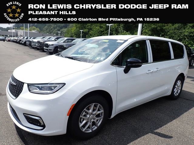New 2025 Chrysler Pacifica Select FWD image 1