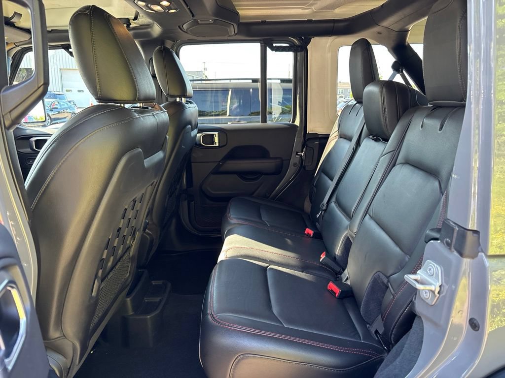 Used 2022 Jeep Wrangler Unlimited Rubicon w/ LED Lighting Group AWD/4WD image 22