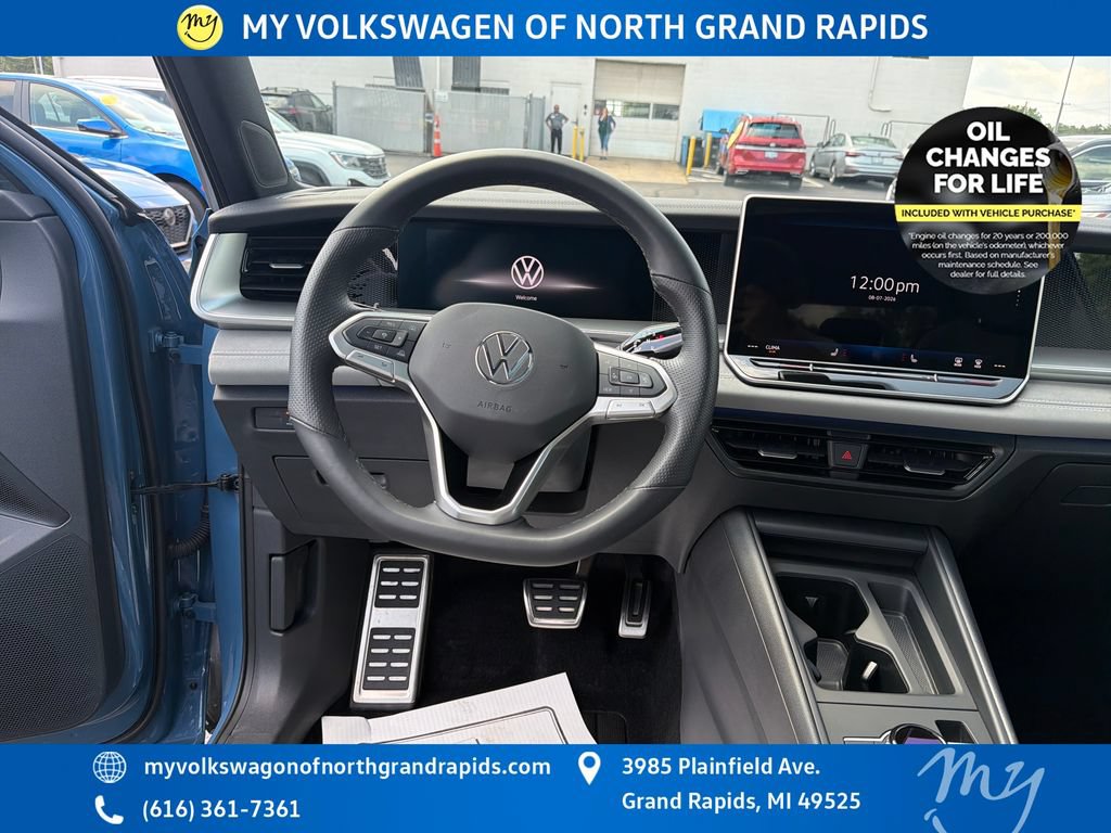 Used 2025 Volkswagen Tiguan SE R-Line AWD/4WD image 14