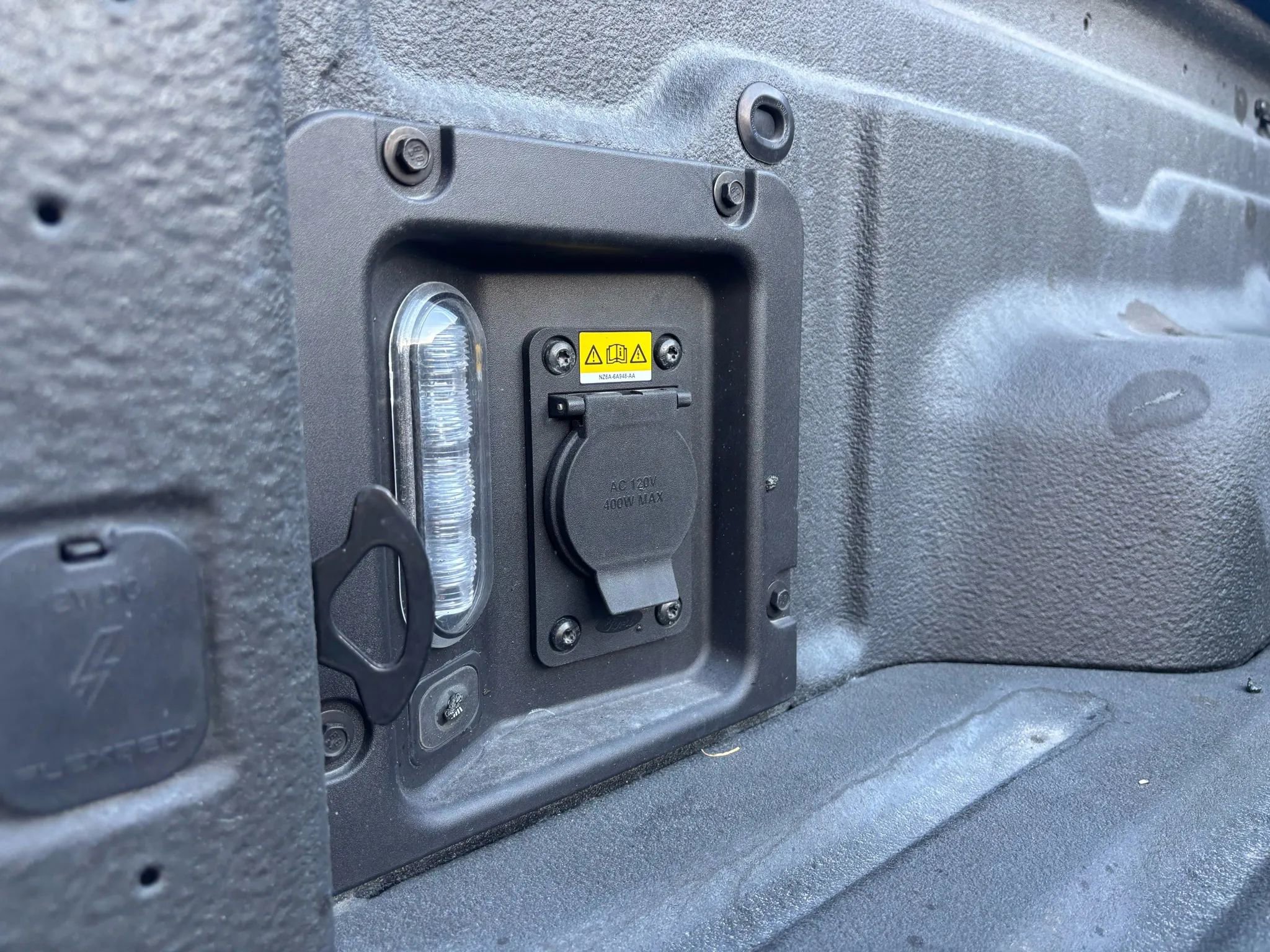 Used 2025 Ford Maverick XLT w/ XLT Luxury Package image 6