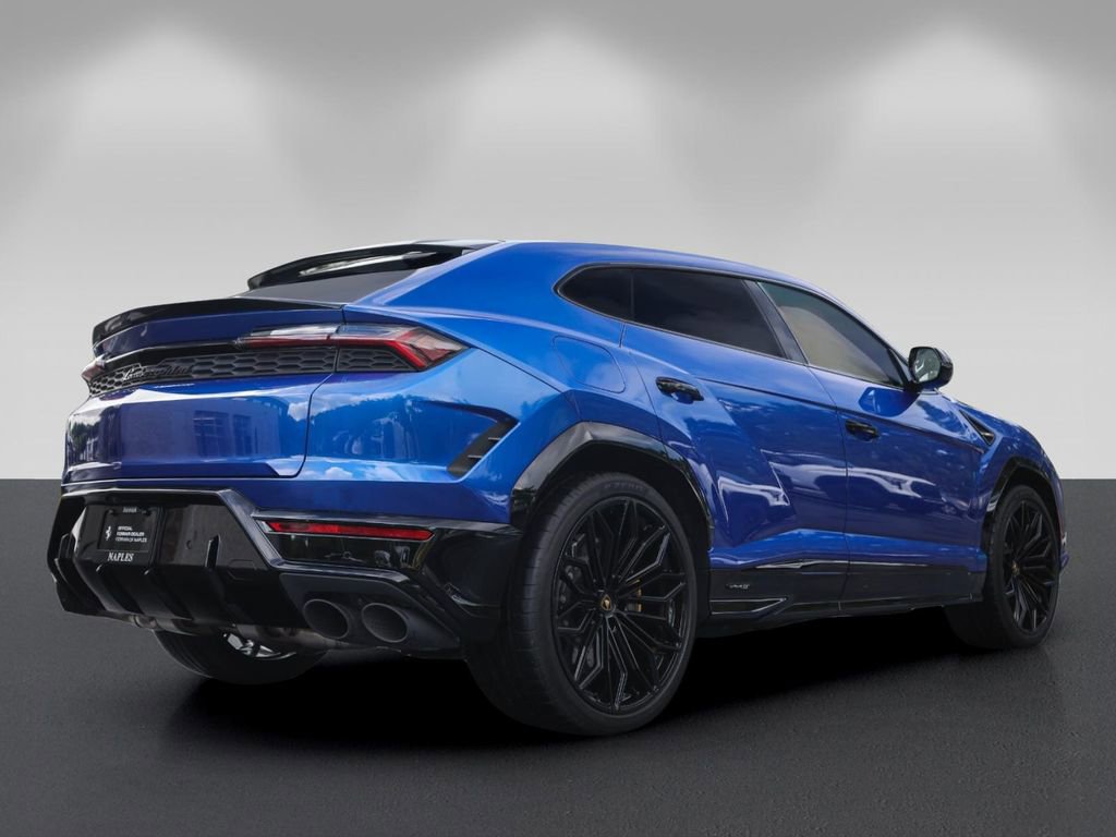 Used 2025 Lamborghini Urus SE AWD/4WD image 3