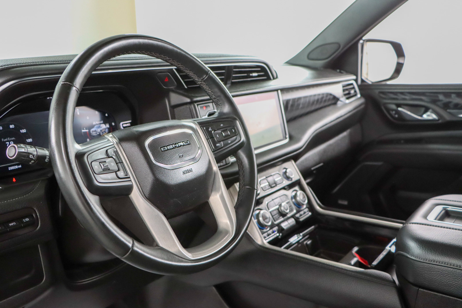 Used 2023 GMC Yukon XL Denali AWD/4WD image 26
