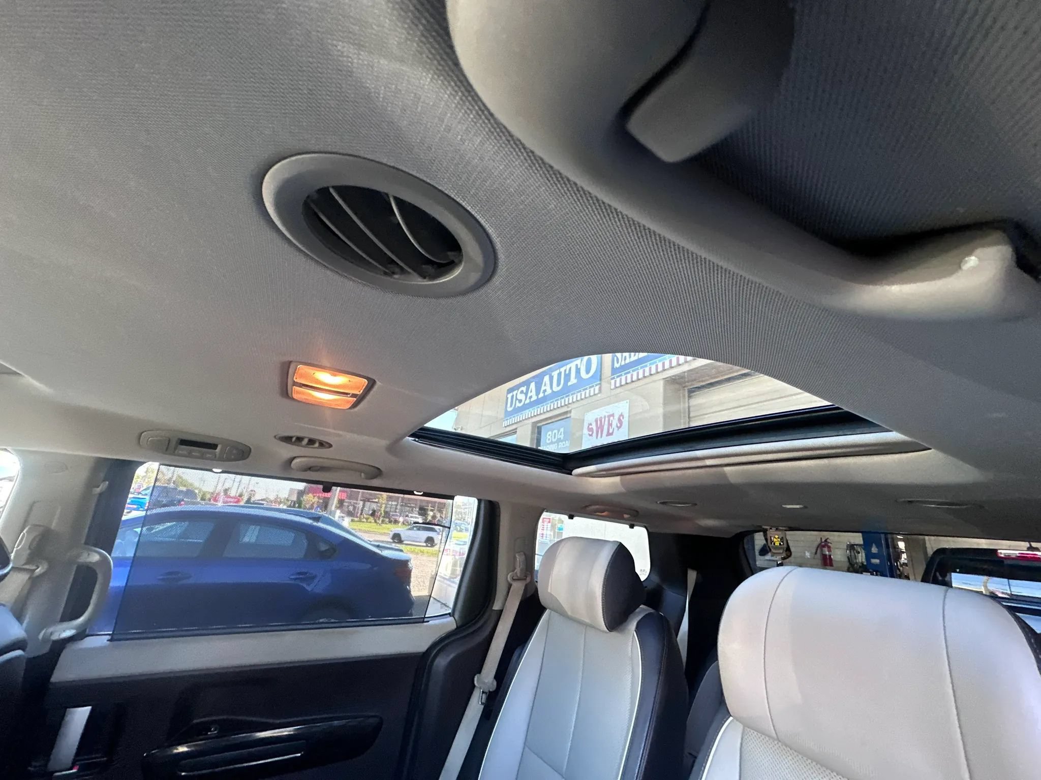 Used 2017 Kia Sedona SX Limited w/ SXL Prestige Package FWD image 24