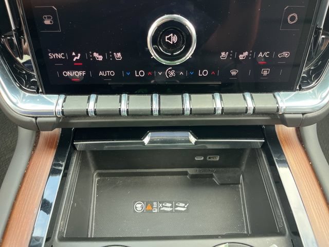 Used 2025 GMC Yukon Denali AWD/4WD image 36