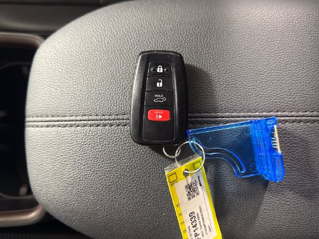 Used 2022 Toyota RAV4 Limited AWD/4WD image 36