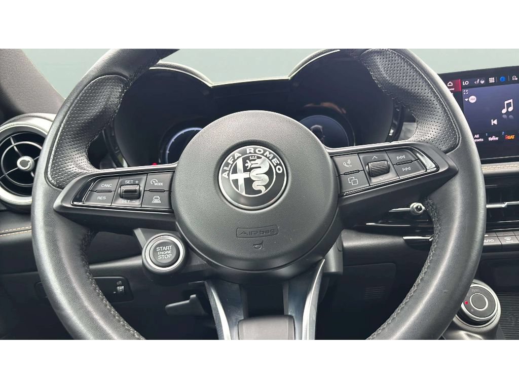 Used 2025 Alfa Romeo Tonale w/ Premium Package AWD/4WD image 15