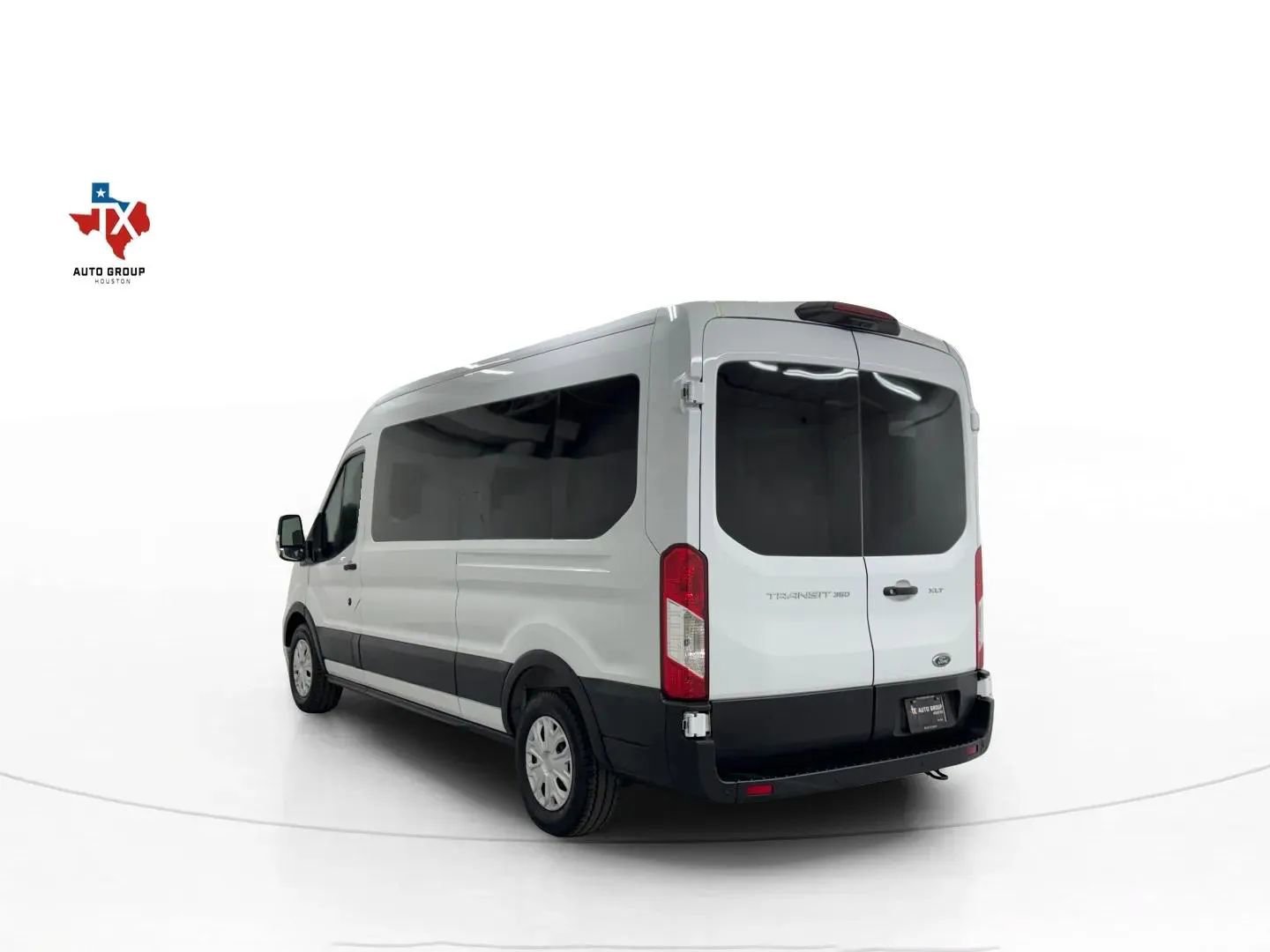 Used 2025 Ford Transit 350 XLT image 4