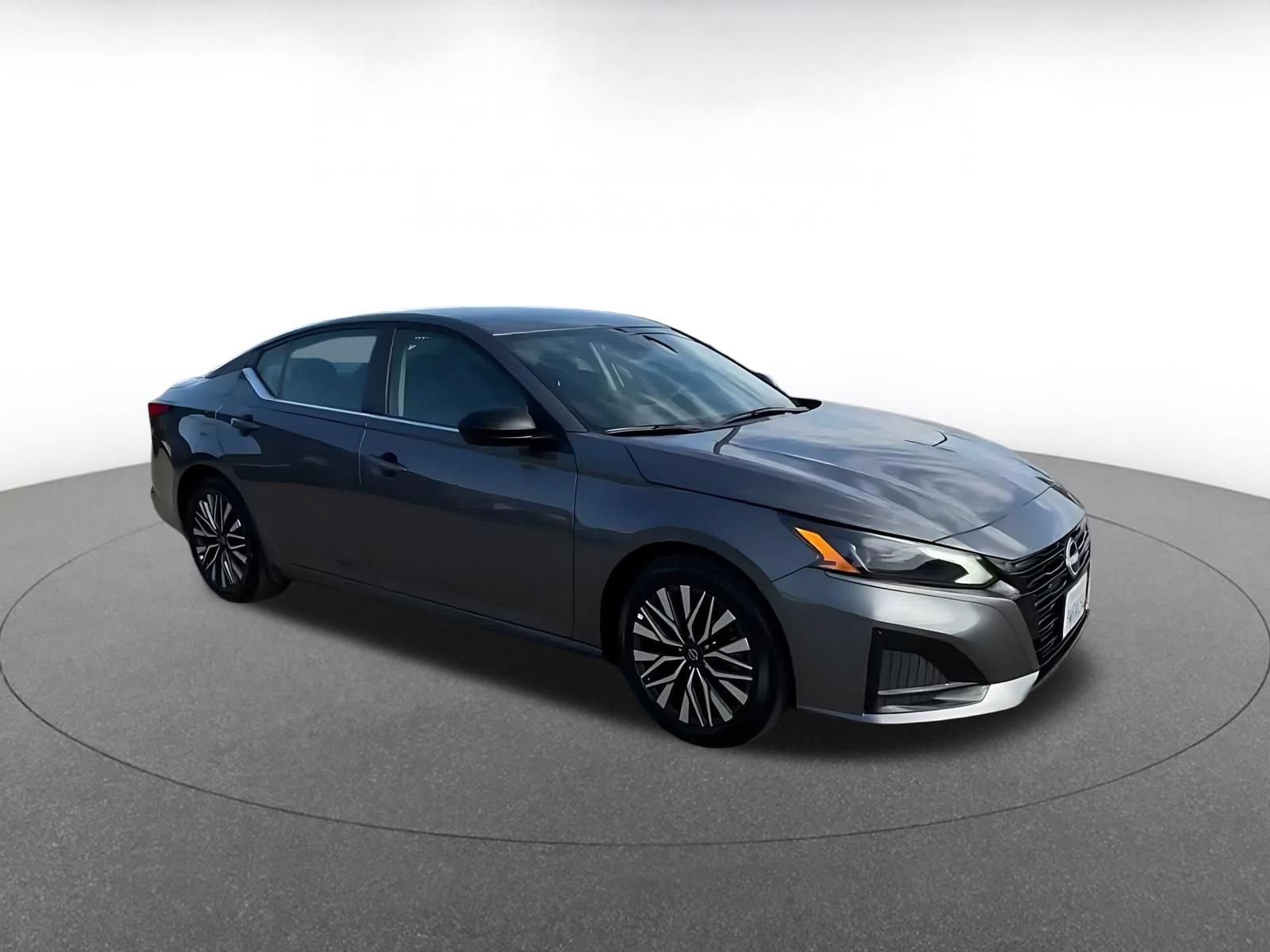 Used 2026 Nissan Altima 2.5 SV FWD image 2