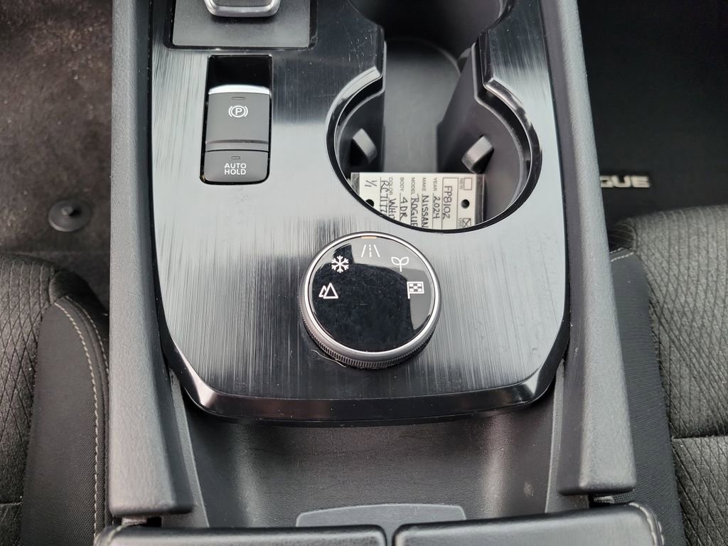 Used 2024 Nissan Rogue SV AWD/4WD image 26