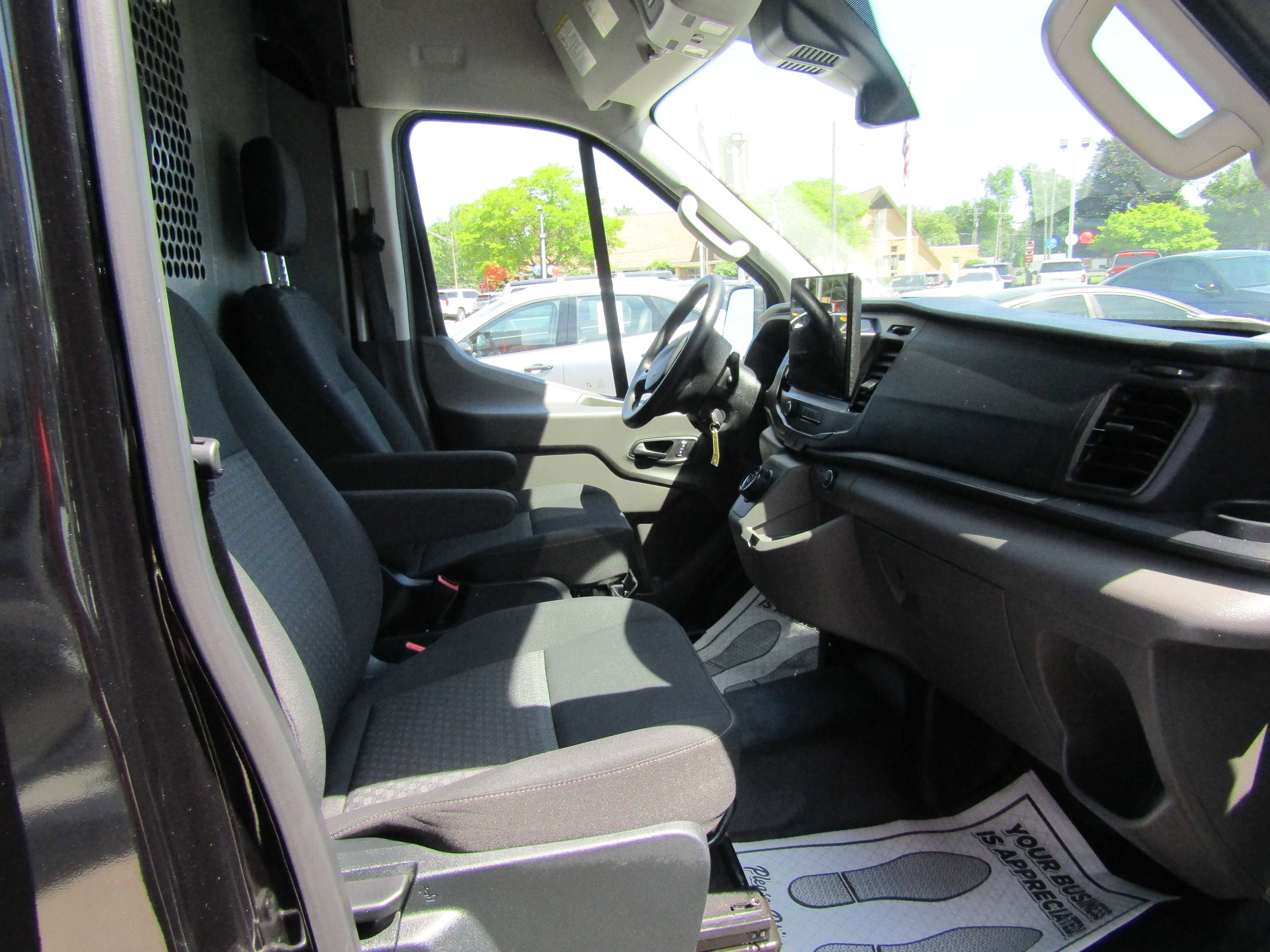 Used 2022 Ford E-Transit Medium Roof RWD image 11