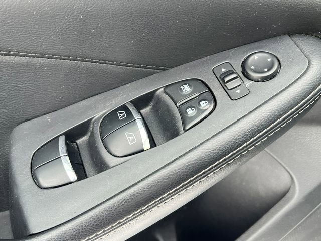 Used 2017 Nissan Maxima Platinum image 14