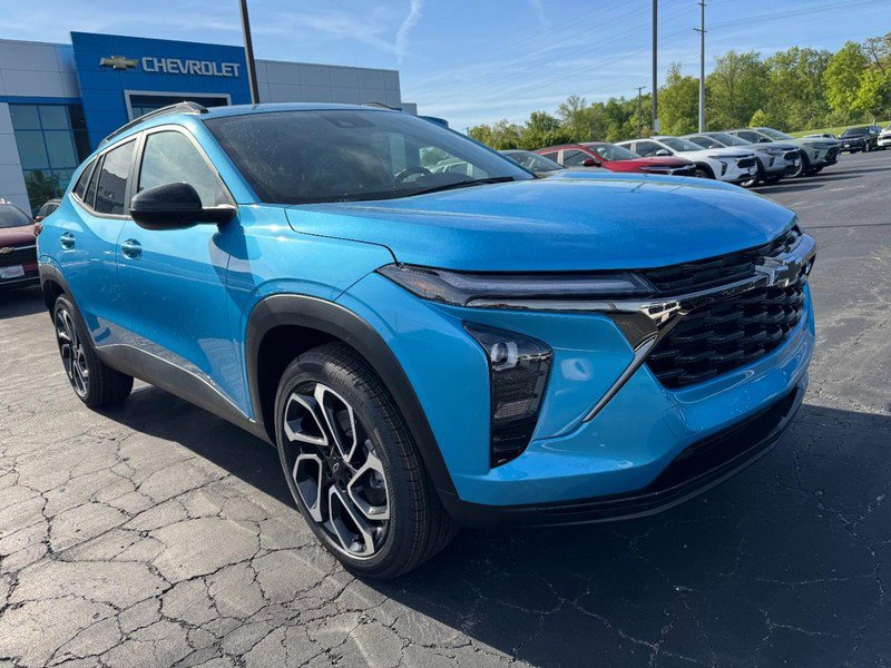 New 2026 Chevrolet Trax RS w/ Sunroof Package FWD image 2