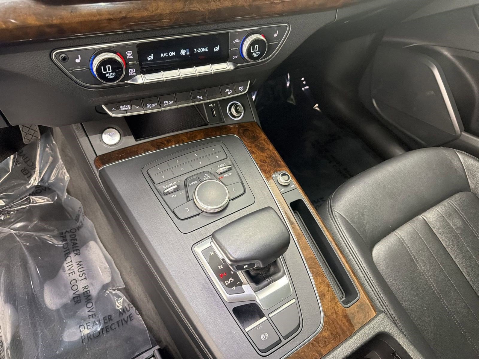 Used 2020 Audi Q5 Premium w/ Convenience Package image 21