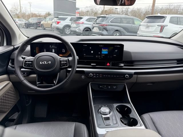 Used 2026 Kia Carnival LXS FWD image 8