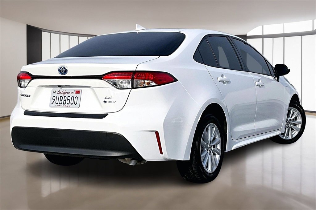 Used 2025 Toyota Corolla LE w/ LE Premium Package image 6