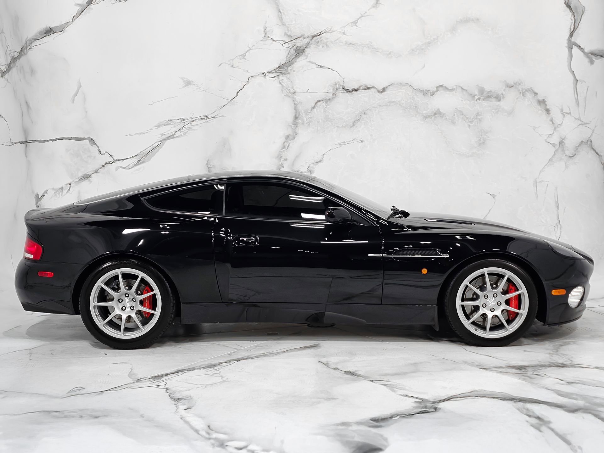 Used 2004 Aston Martin Vanquish RWD image 12