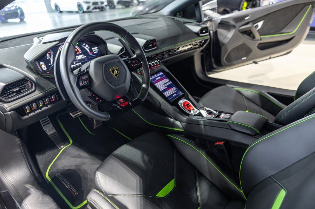 Used 2021 Lamborghini Huracan EVO RWD image 37