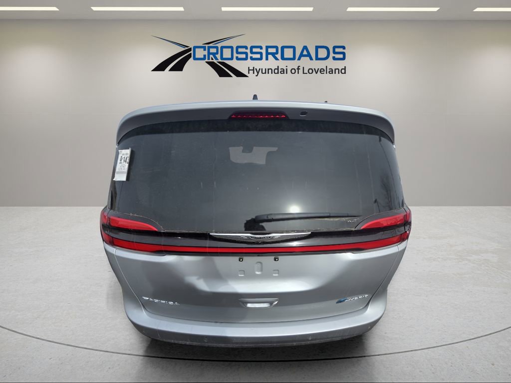 Used 2024 Chrysler Pacifica Select image 4