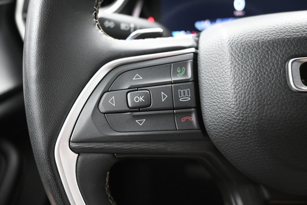 Used 2024 Jeep Grand Cherokee Altitude RWD image 24