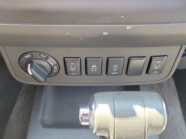 Used 2015 Nissan Frontier SV w/ SV Value Truck Package AWD/4WD image 26