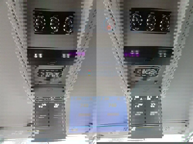 Used 2014 Chrysler Town & Country Touring image 26