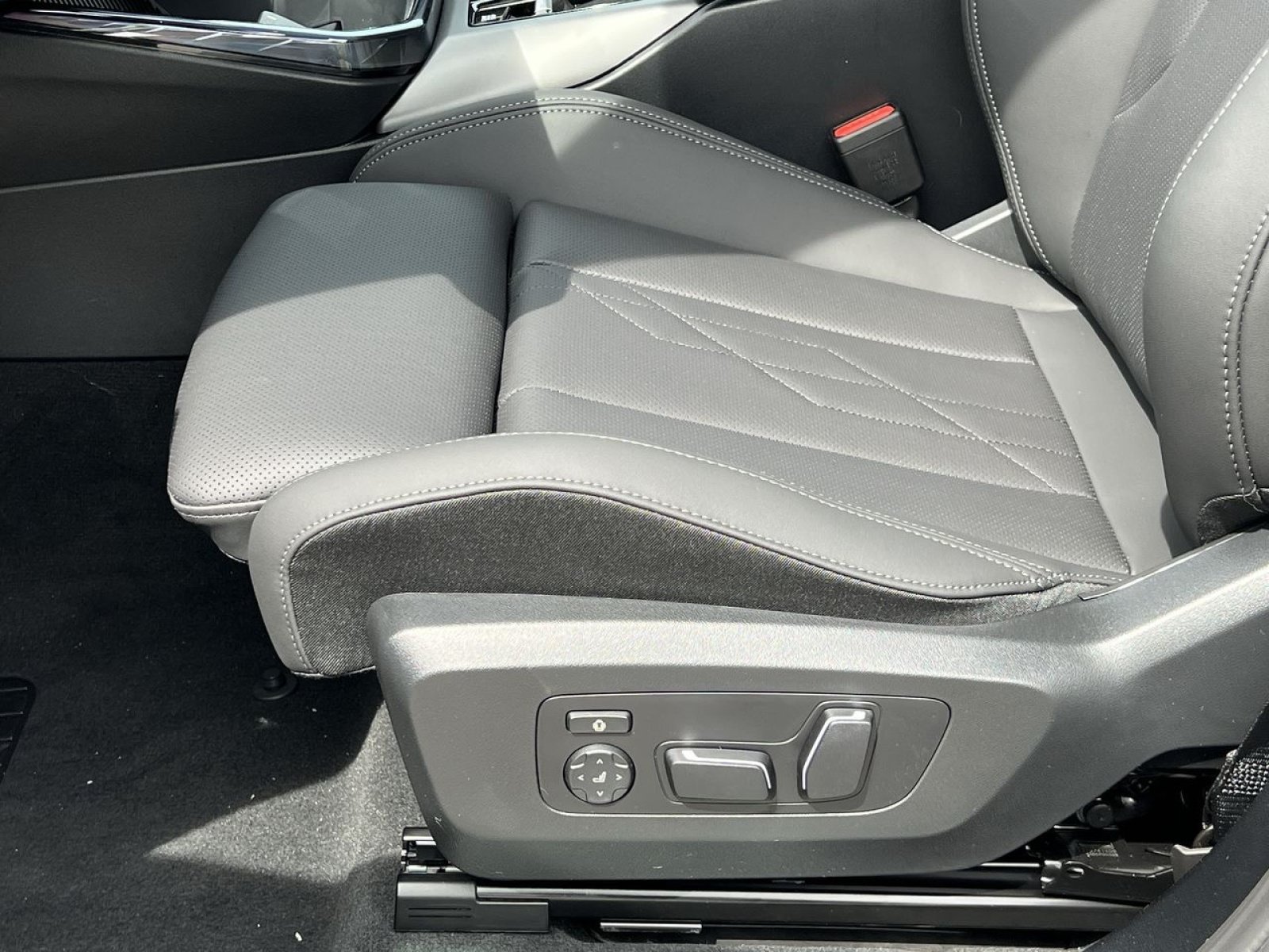 New 2026 BMW X3 xDrive30i w/ Premium Package AWD/4WD image 11