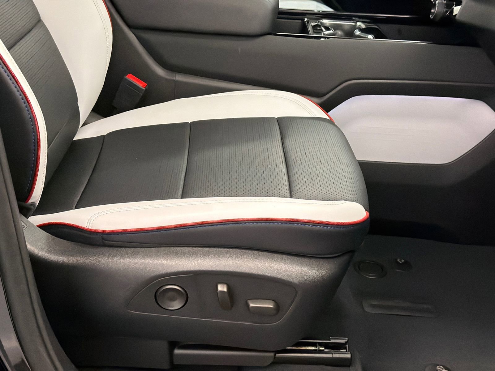 Used 2025 Chevrolet Silverado EV RST image 12