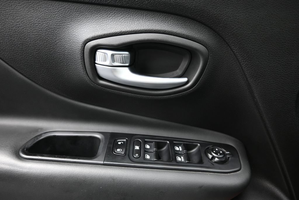 Used 2022 Jeep Renegade Trailhawk w/ Sun/Sound Group AWD/4WD image 22