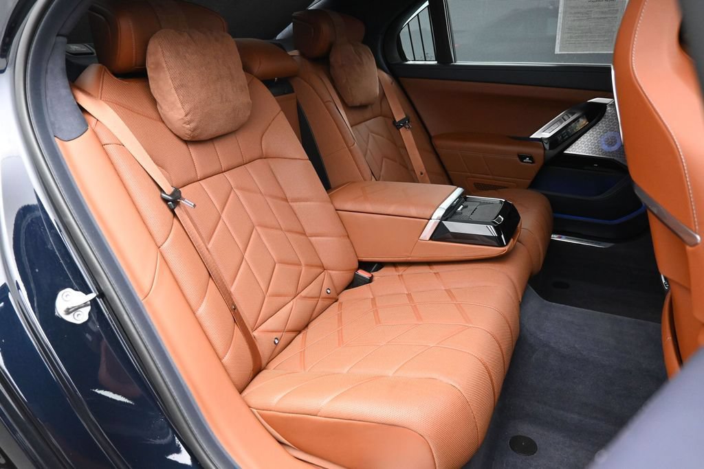 Used 2023 BMW 760i xDrive w/ Luxury Rear Seating Package AWD/4WD image 26