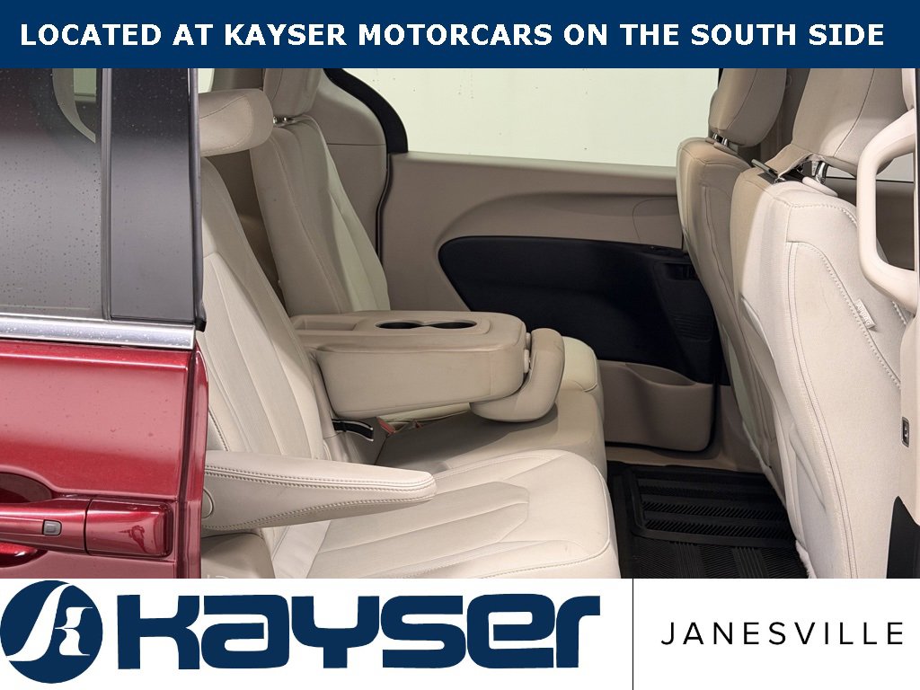 Used 2017 Chrysler Pacifica Touring image 19