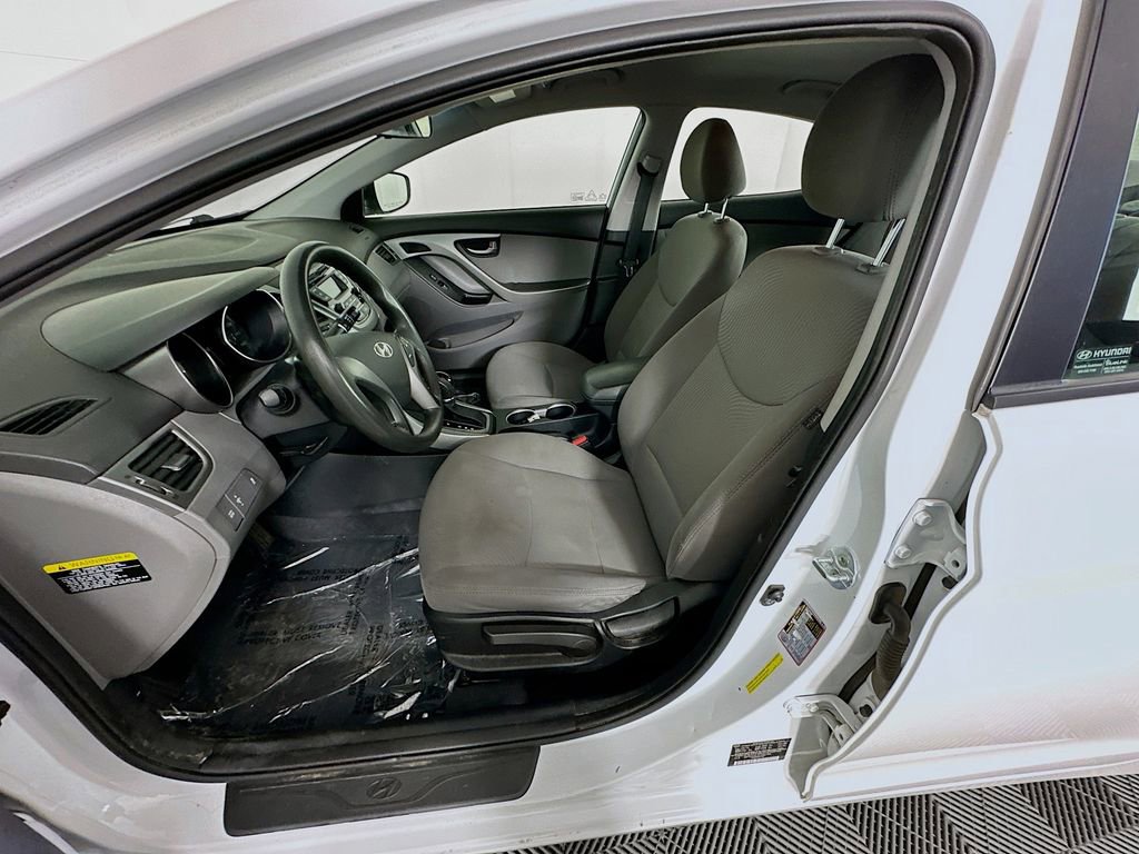 Used 2015 Hyundai Elantra SE image 25