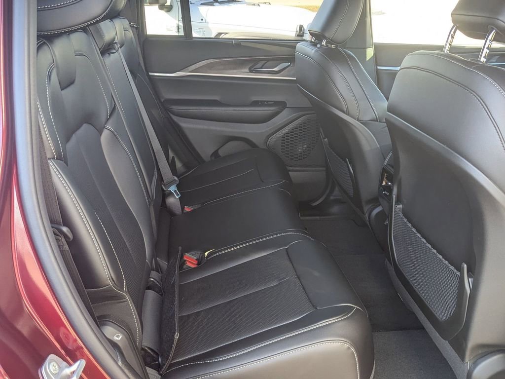 New 2025 Jeep Grand Cherokee Limited w/ Luxury Tech Group II image 35