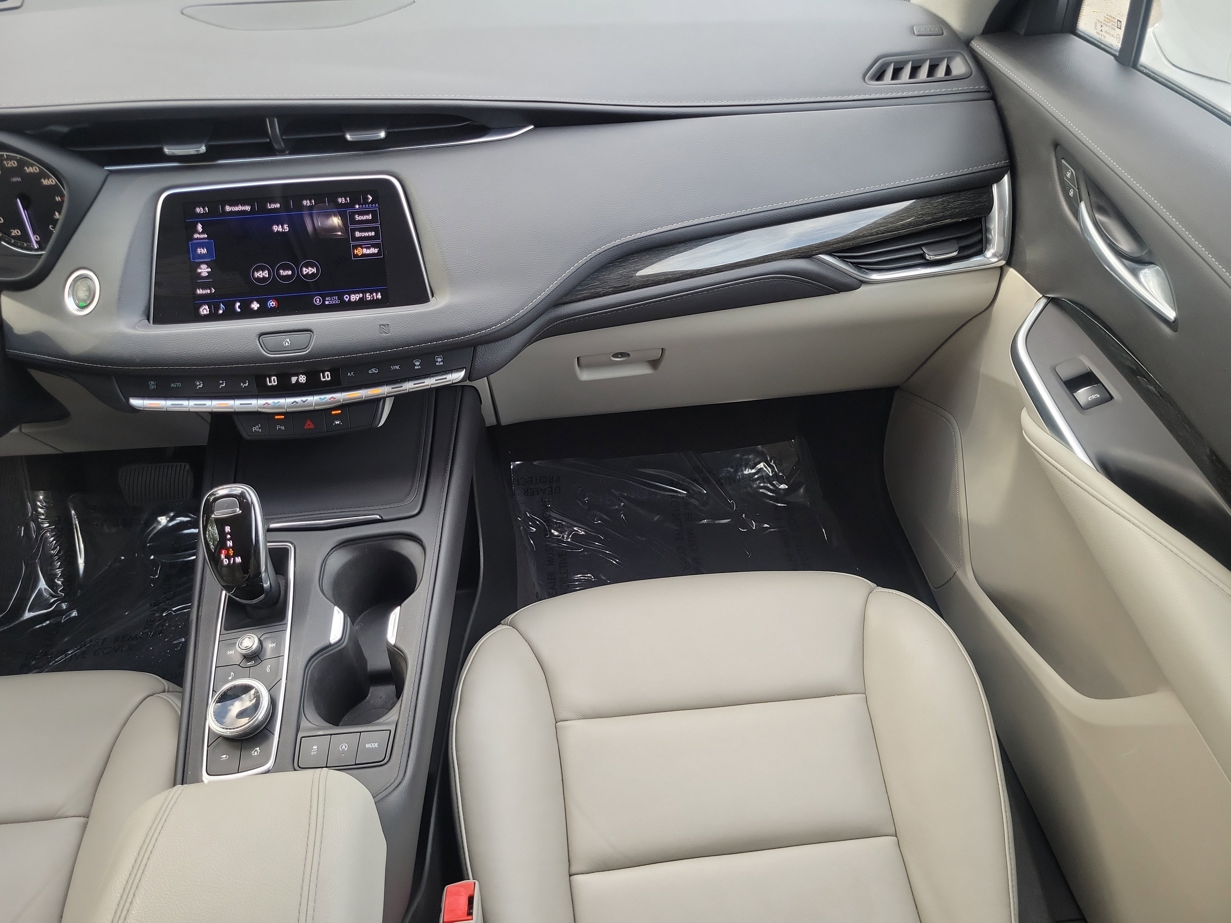Used 2020 Cadillac XT4 Premium Luxury w/ Enhanced Visibility Package image 17