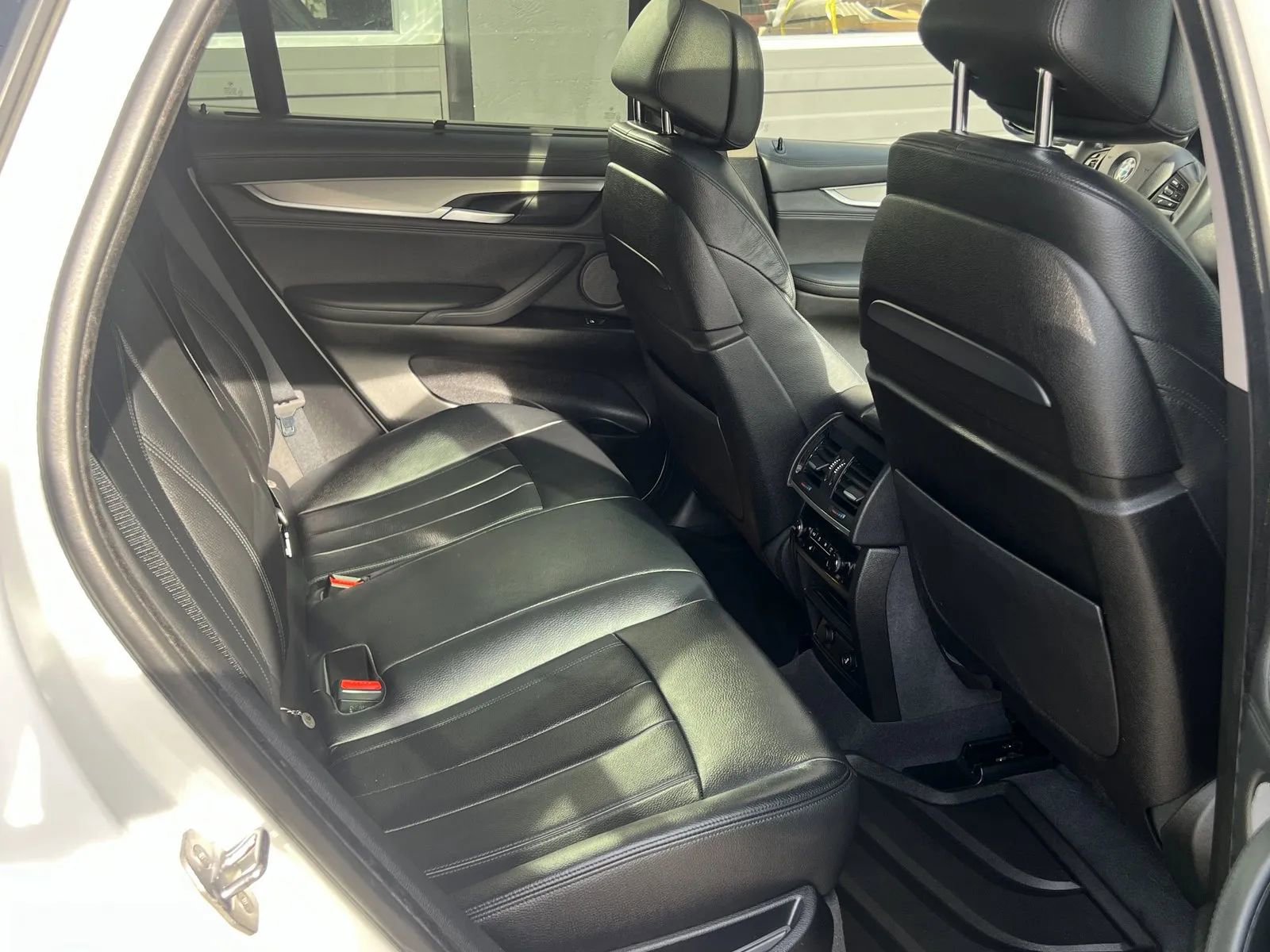Used 2016 BMW X6 xDrive50i w/ Executive Package image 14