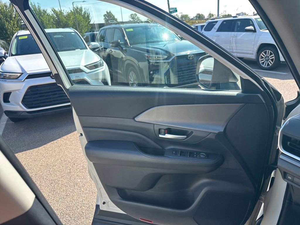 Used 2024 Toyota Grand Highlander XLE image 31