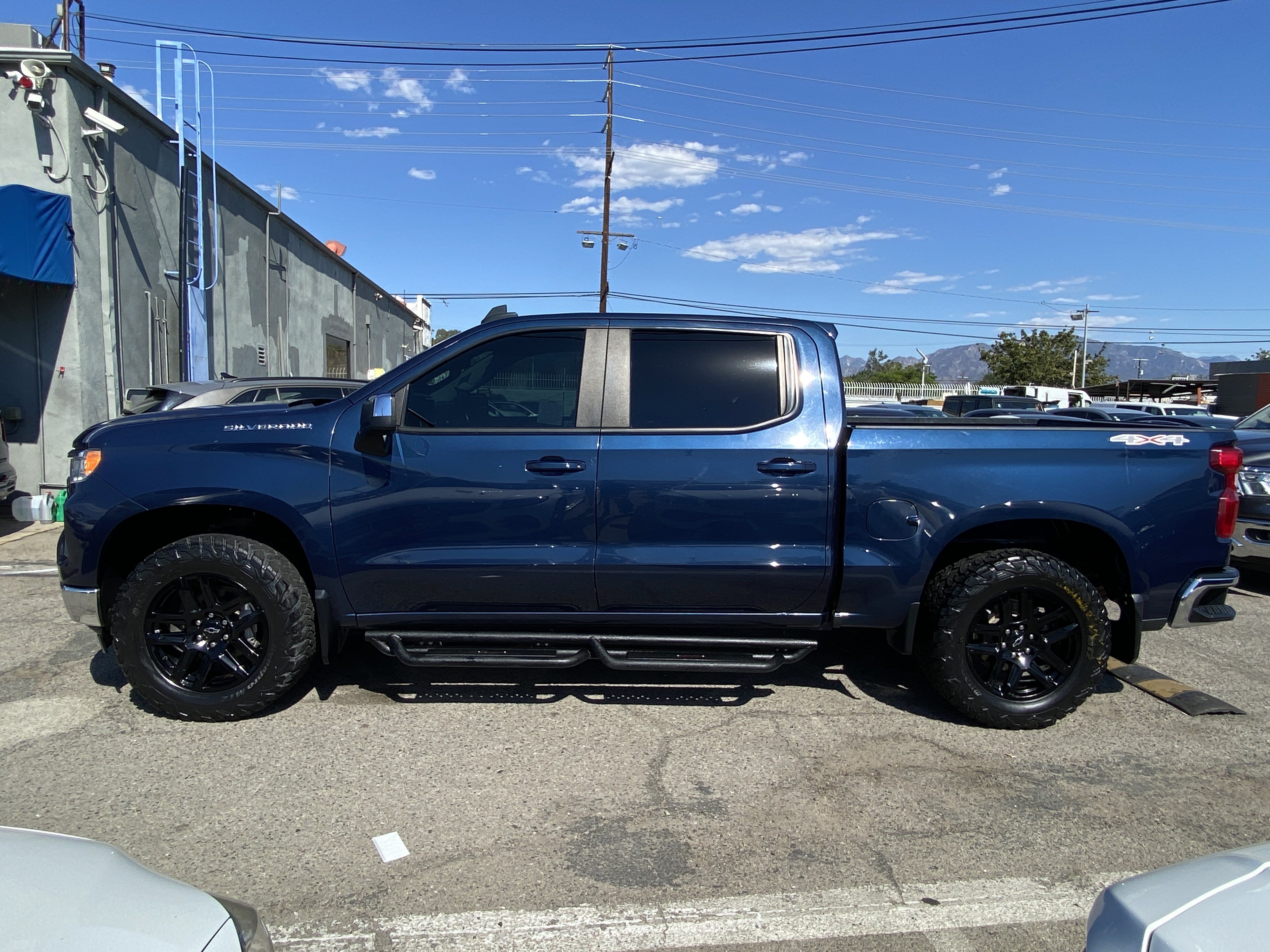 Used 2023 Chevrolet Silverado 1500 LT AWD/4WD image 9