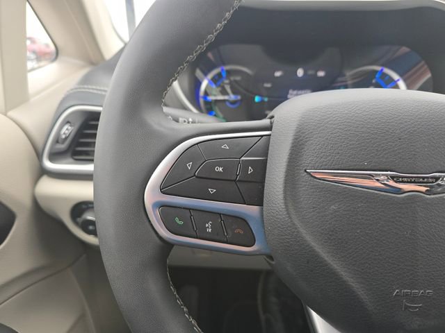 Used 2024 Chrysler Pacifica Select image 18