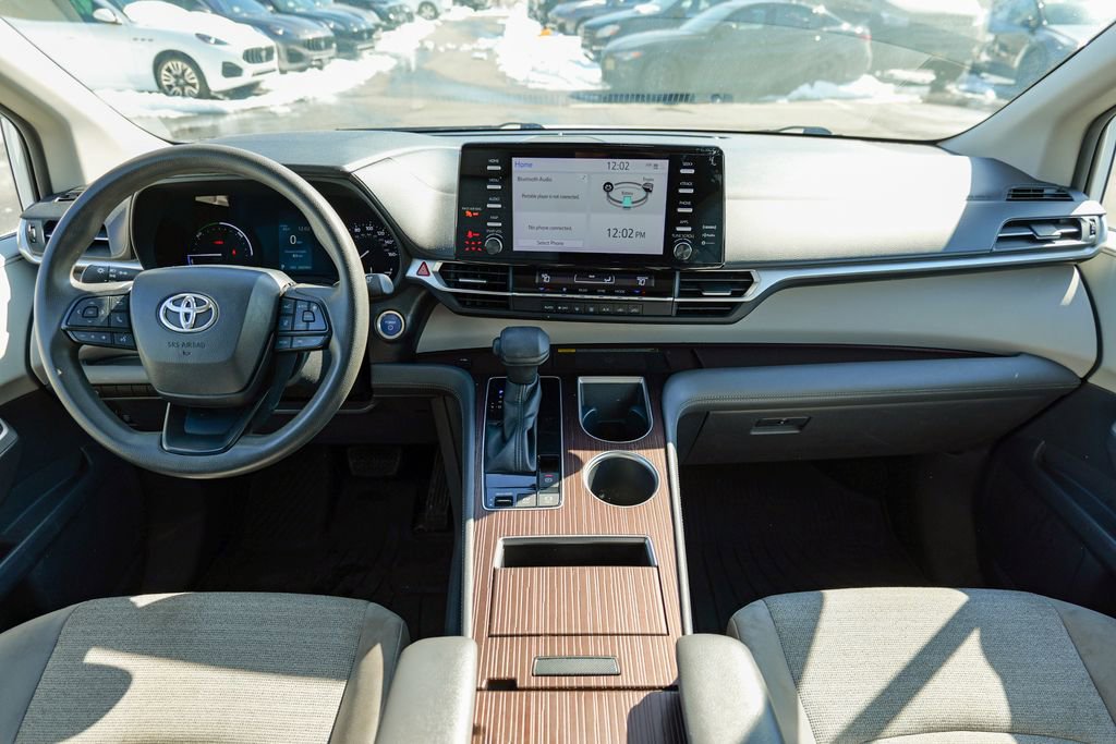 Used 2022 Toyota Sienna LE w/ LE Plus Package image 36