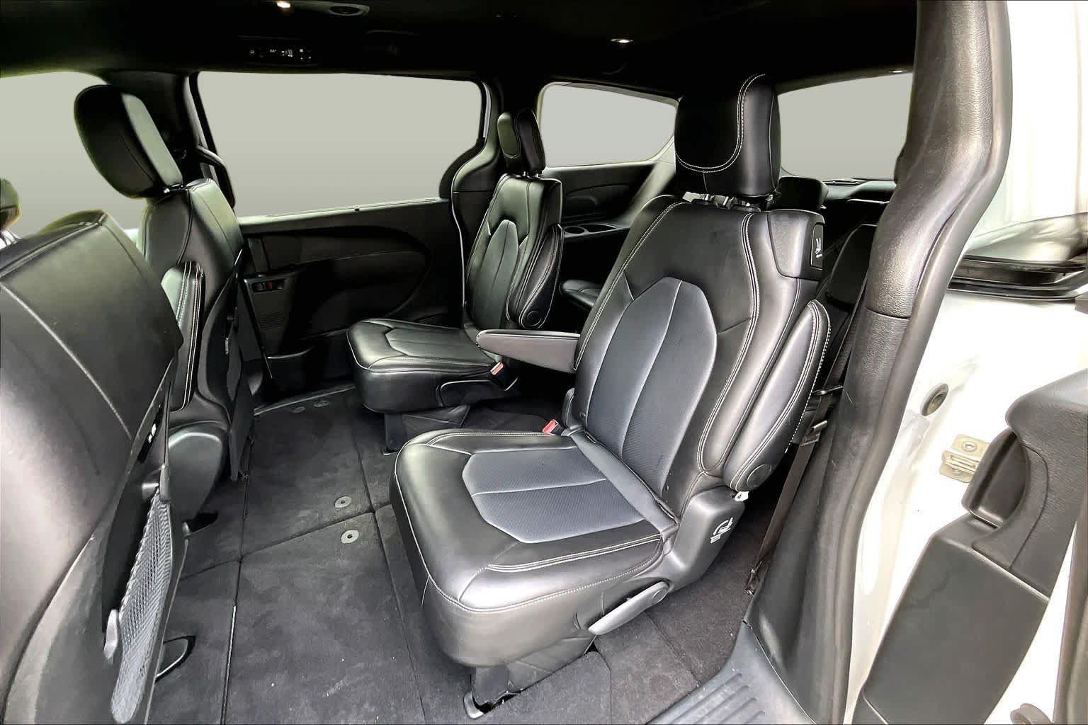Used 2025 Chrysler Pacifica Select FWD image 20