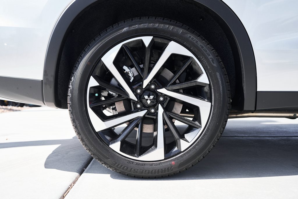 New 2025 Mitsubishi Outlander SE image 9