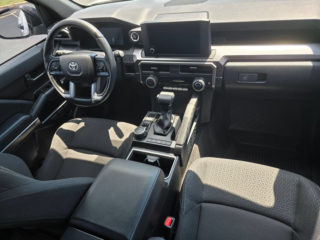 Used 2025 Toyota 4Runner SR5 AWD/4WD image 15