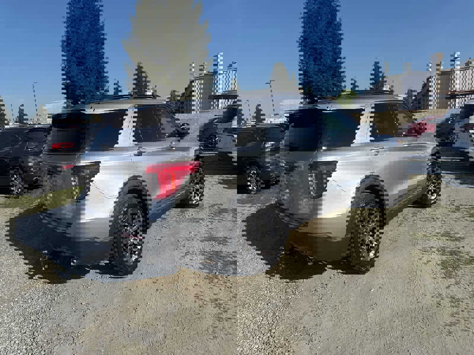 Used 2021 Ford Explorer XLT w/ Equipment Group 202A image 5