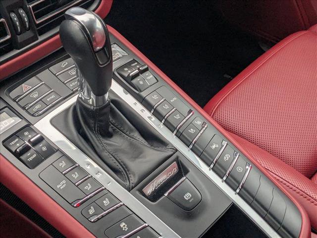 Used 2020 Porsche Macan Turbo image 11