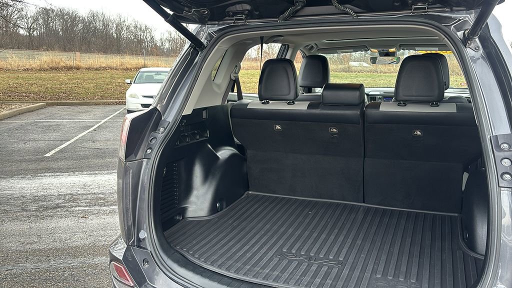 Used 2018 Toyota RAV4 Limited image 35