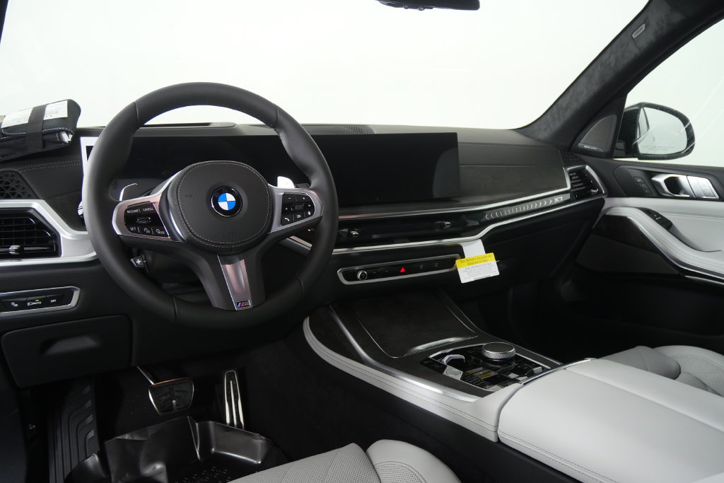 Used 2027 BMW X7 xDrive40i w/ M Sport Package AWD/4WD image 19
