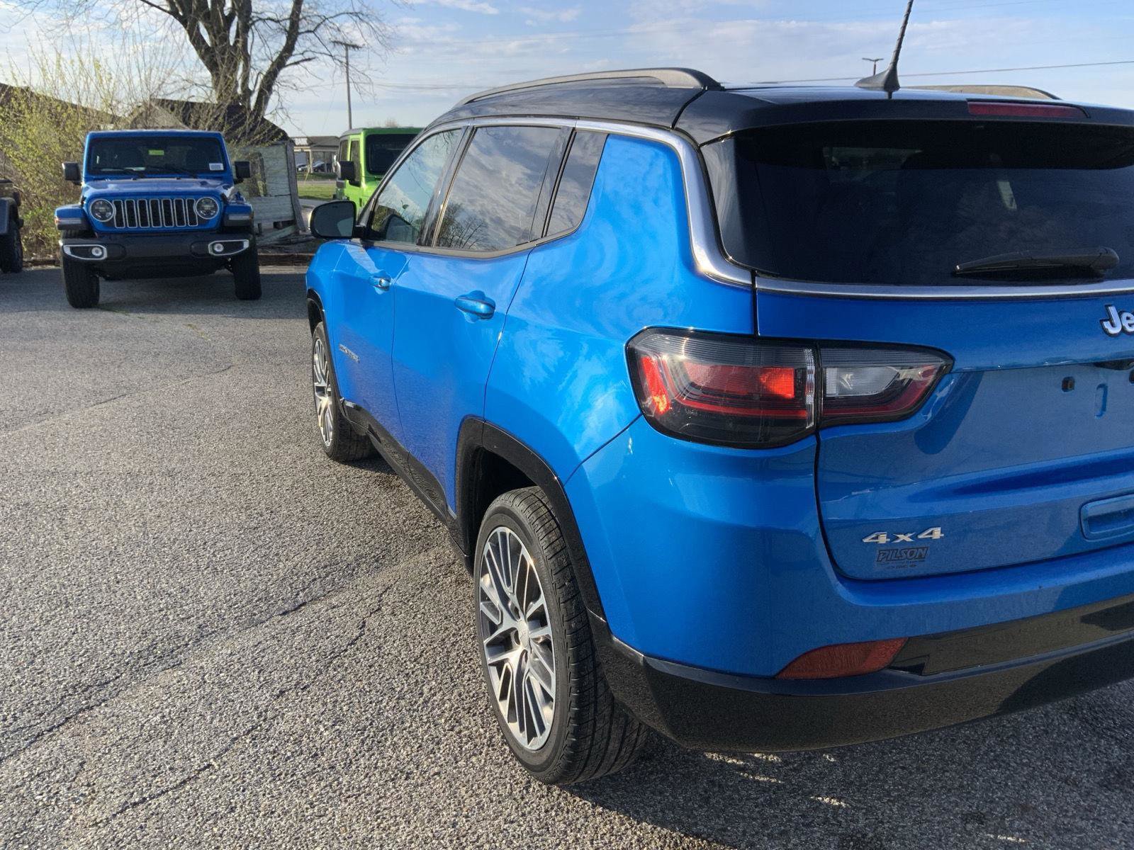 Used 2022 Jeep Compass Limited w/ Elite Group image 17