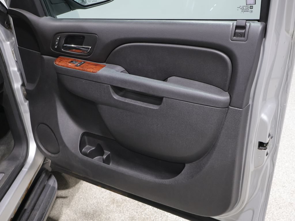 Used 2013 Chevrolet Avalanche LTZ AWD/4WD image 26