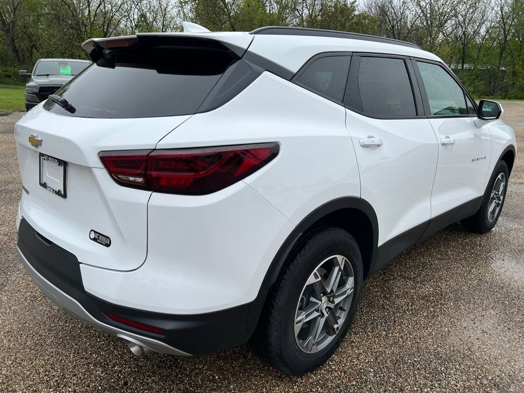 Used 2024 Chevrolet Blazer LT w/ Convenience Package FWD image 5